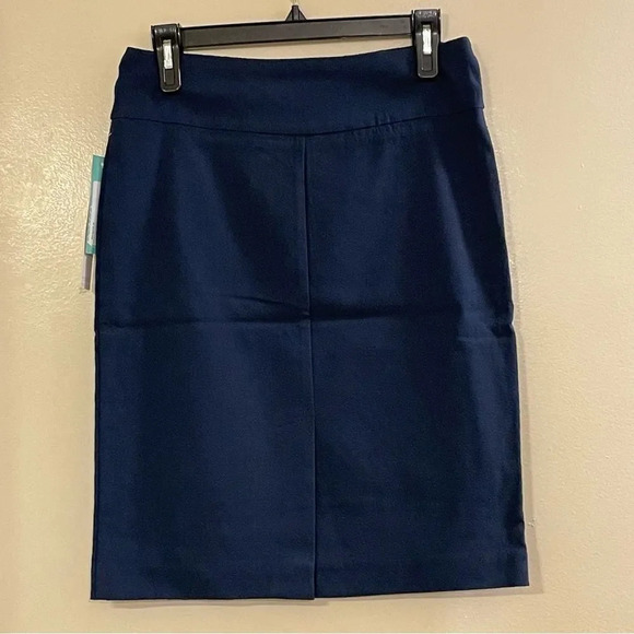 MARGARET M‎ Christiana Textured Stretchable Pencil Skirt in Navy Jacquard - Picture 4 of 7